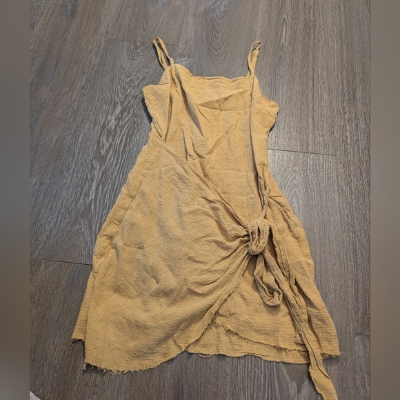 Large White Fox Dress - Picture 1 of 5